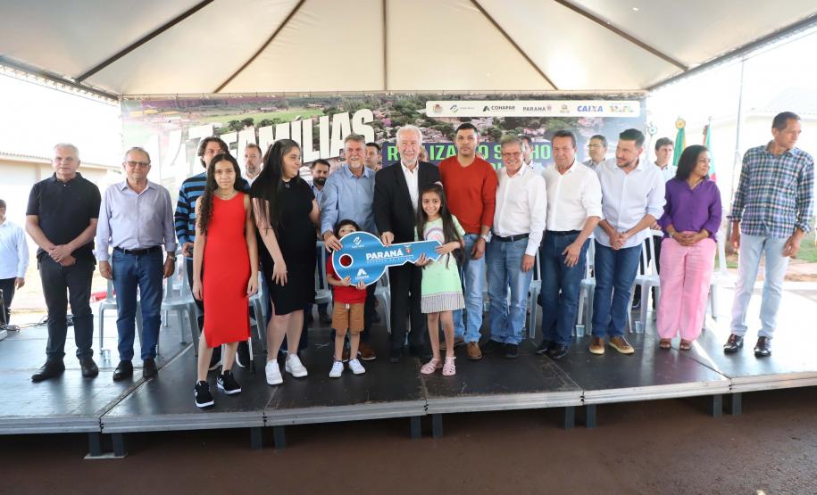 Com o Casa Fácil Paraná, 143 famílias de Paraíso do Norte conquistam moradia própria