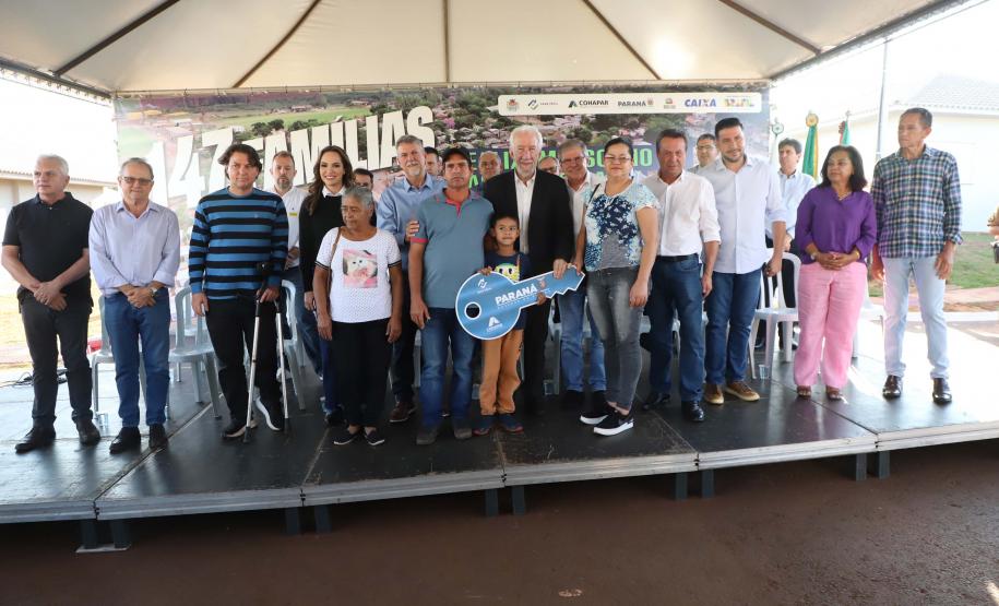 Com o Casa Fácil Paraná, 143 famílias de Paraíso do Norte conquistam moradia própria