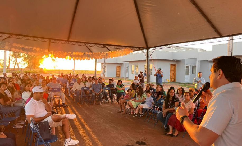 Em Santa Cruz de Monte Castelo, 40 famílias recebem as chaves da casa própria, graças ao Casa Fácil Paraná