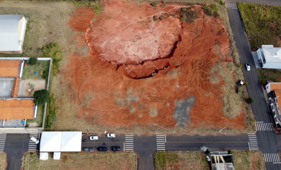 Estado libera R$ 12 milhões para 1º hospital de Imbituva e entrega matrículas de 171 casas