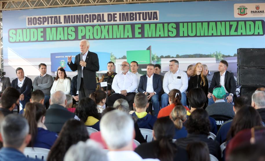 Estado libera R$ 12 milhões para 1º hospital de Imbituva e entrega matrículas de 171 casas