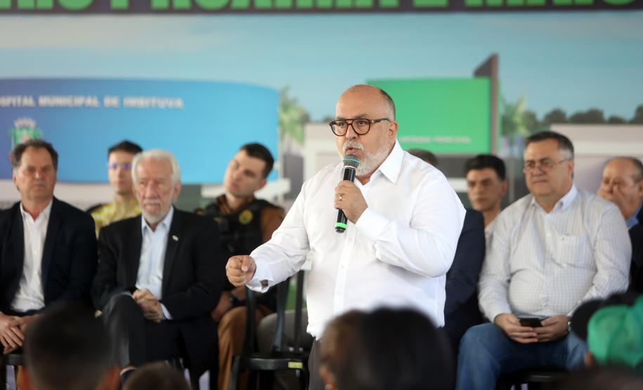 Estado libera R$ 12 milhões para 1º hospital de Imbituva e entrega matrículas de 171 casas