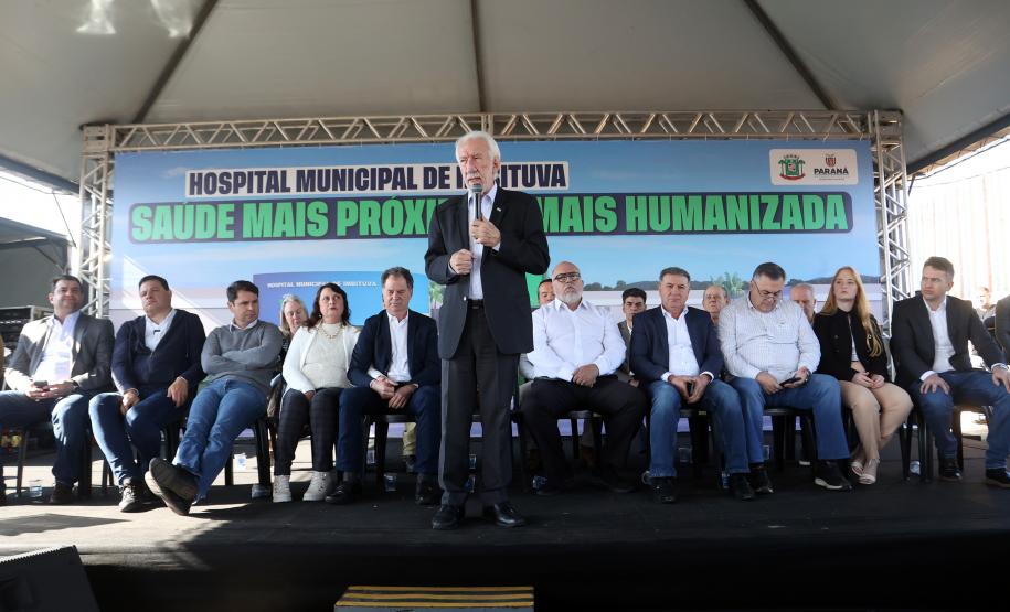 Estado libera R$ 12 milhões para 1º hospital de Imbituva e entrega matrículas de 171 casas
