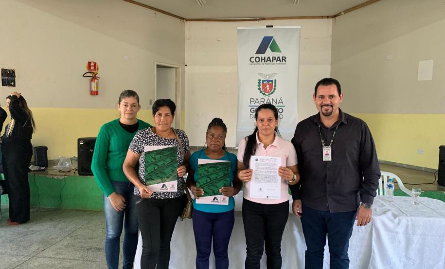 Em Japira, 102 famílias recebem títulos de regularização fundiária pela Cohapar