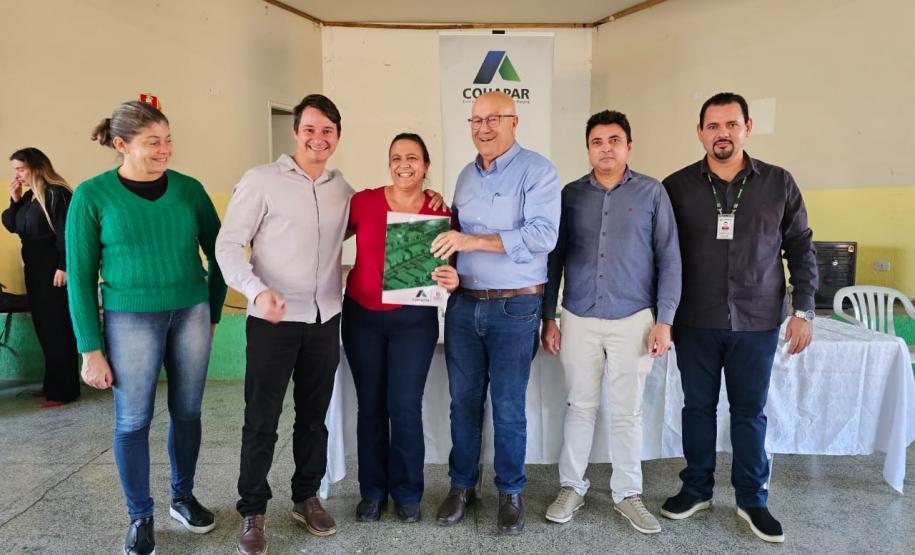 Em Japira, 102 famílias recebem títulos de regularização fundiária pela Cohapar