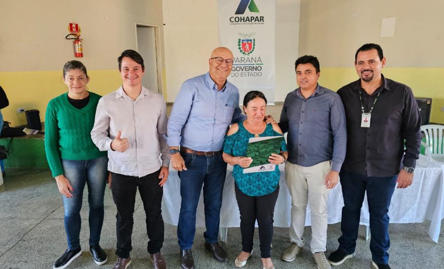 Em Japira, 102 famílias recebem títulos de regularização fundiária pela Cohapar
