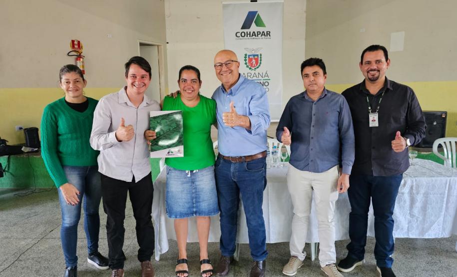 Em Japira, 102 famílias recebem títulos de regularização fundiária pela Cohapar