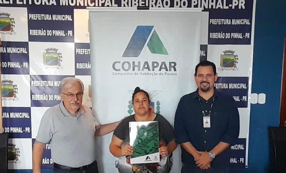 Cohapar entrega 257 títulos de regularização fundiária em Douradina, Ribeirão do Pinhal e Turvo