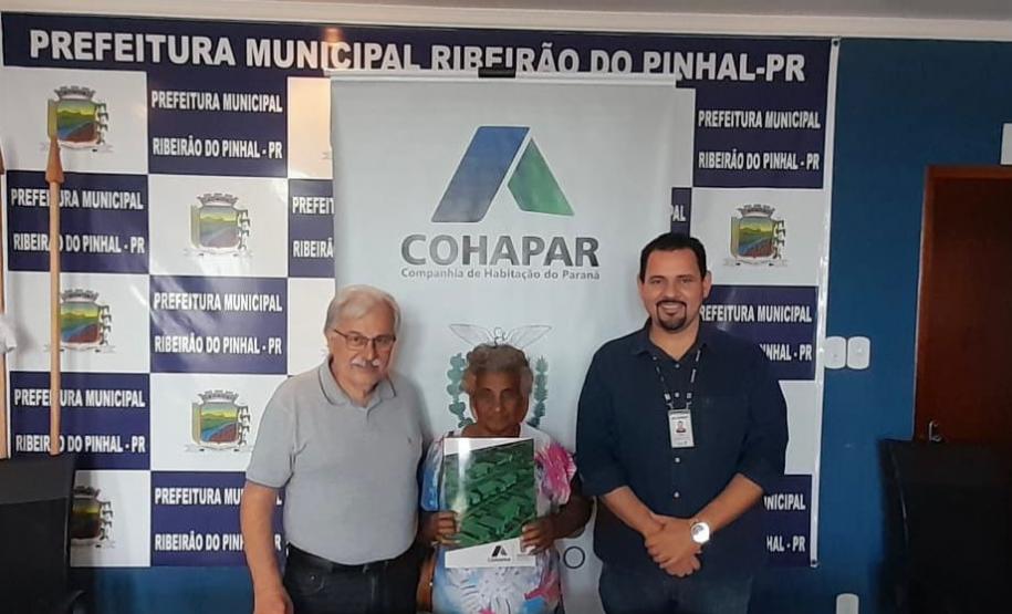 Cohapar entrega 257 títulos de regularização fundiária em Douradina, Ribeirão do Pinhal e Turvo