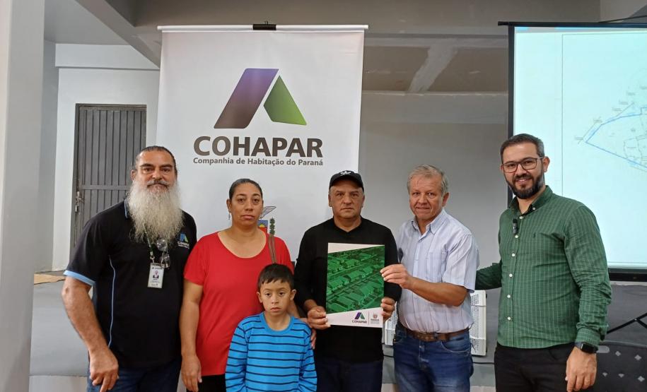 Cohapar entrega 257 títulos de regularização fundiária em Douradina, Ribeirão do Pinhal e Turvo