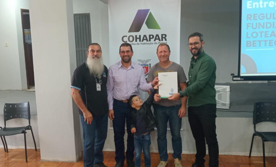 Cohapar entrega 257 títulos de regularização fundiária em Douradina, Ribeirão do Pinhal e Turvo