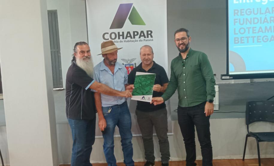 Cohapar entrega 257 títulos de regularização fundiária em Douradina, Ribeirão do Pinhal e Turvo