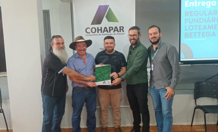 Cohapar entrega 257 títulos de regularização fundiária em Douradina, Ribeirão do Pinhal e Turvo