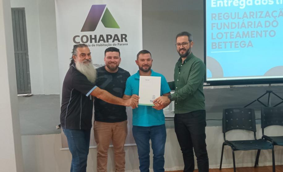 Cohapar entrega 257 títulos de regularização fundiária em Douradina, Ribeirão do Pinhal e Turvo