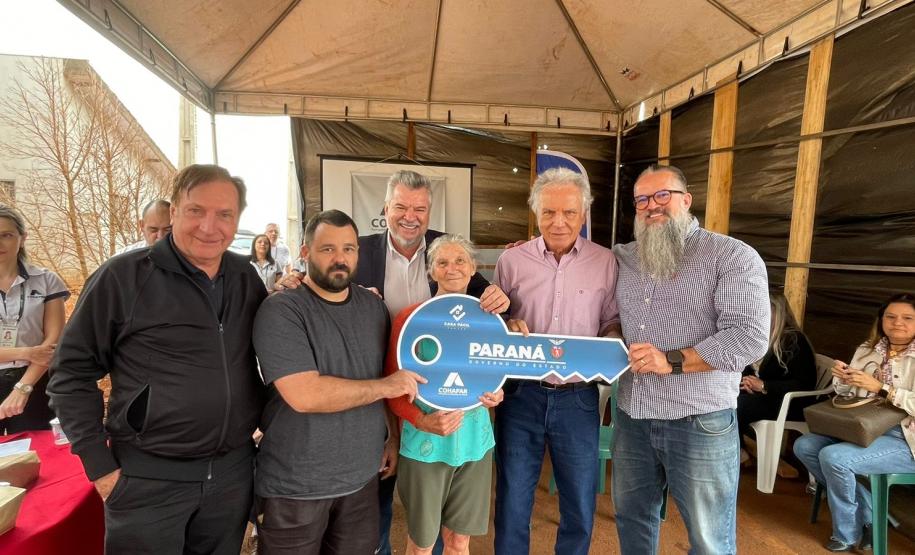 65 famílias de Califórnia recebem moradias financiadas pela Cohapar