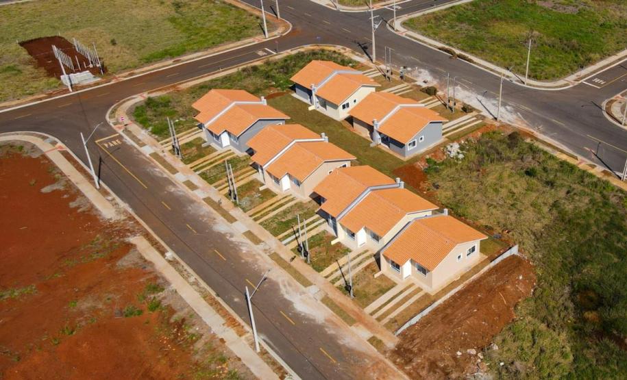 Com mais de R$ 1 milhão de recursos estaduais, 52 famílias conquistam a casa própria em Guarapuava
