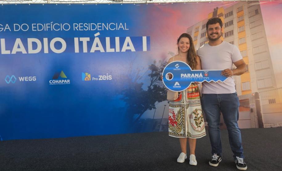 64 famílias de Maringá celebram o sonho do imóvel próprio