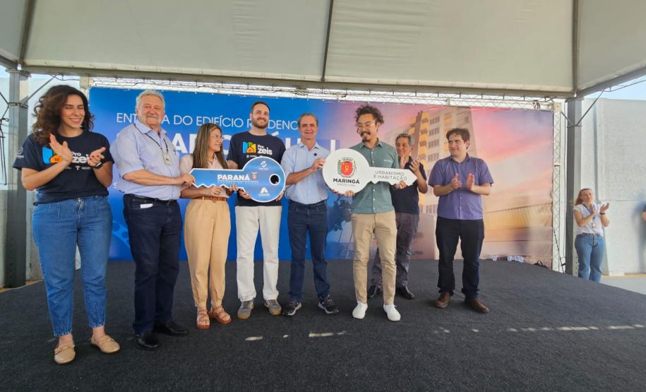 64 famílias de Maringá celebram o sonho do imóvel próprio