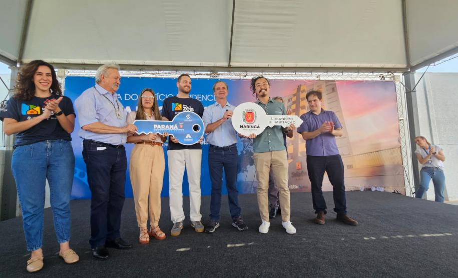 64 famílias de Maringá celebram o sonho do imóvel próprio