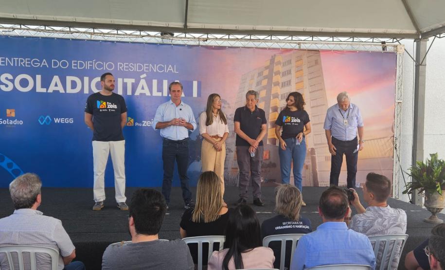 64 famílias de Maringá celebram o sonho do imóvel próprio