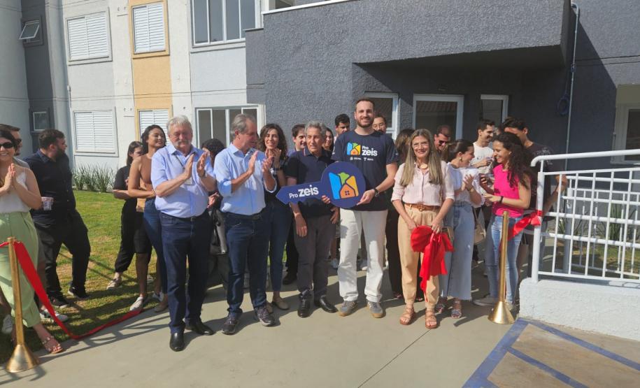 64 famílias de Maringá celebram o sonho do imóvel próprio