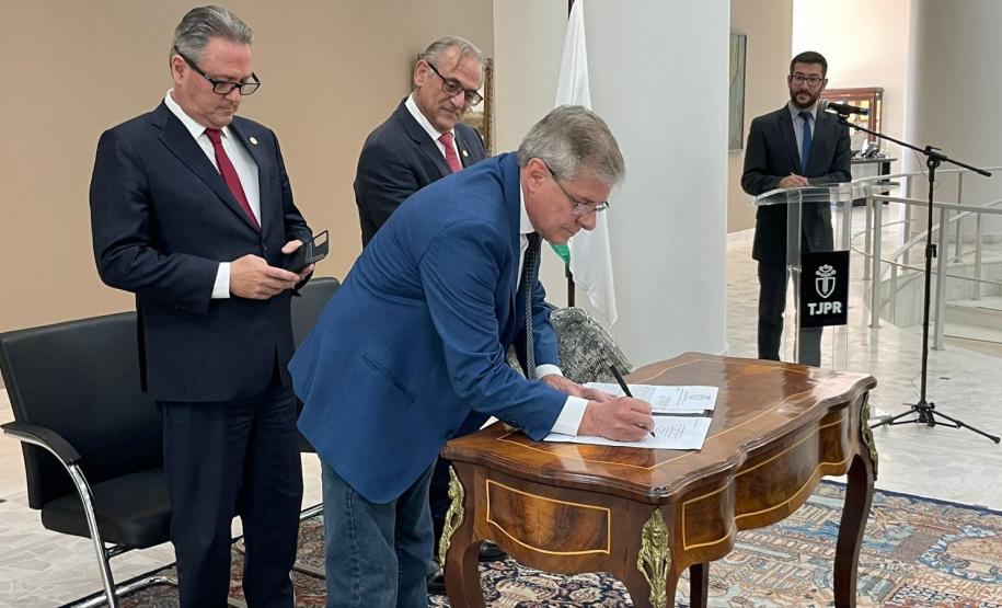 Cohapar e Tribunal de Justiça assinam termo para promover regularização fundiária no Estado