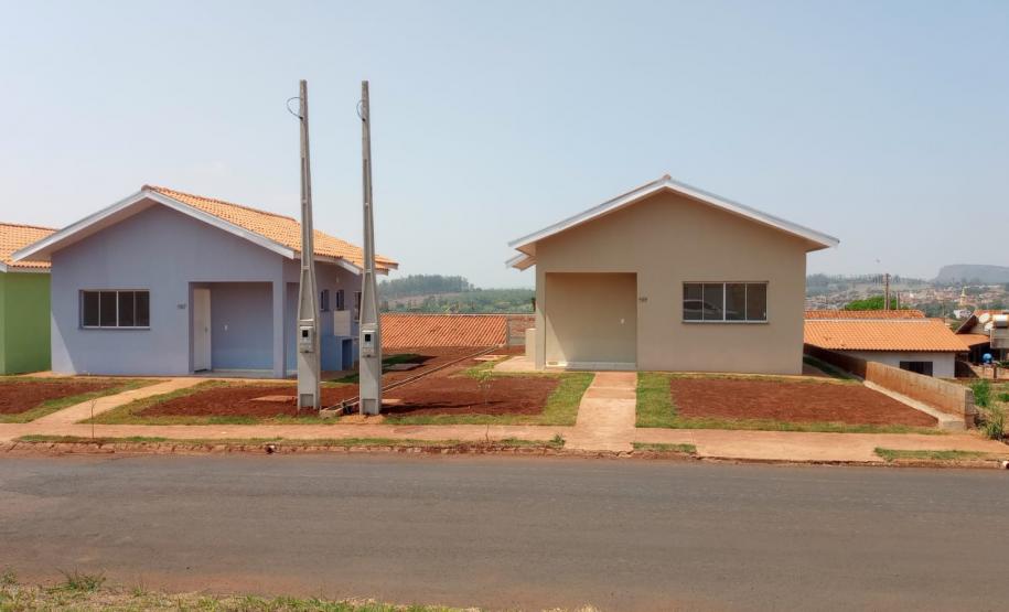 Em Ribeirão Claro, 50 famílias recebem moradias financiadas pela Cohapar
