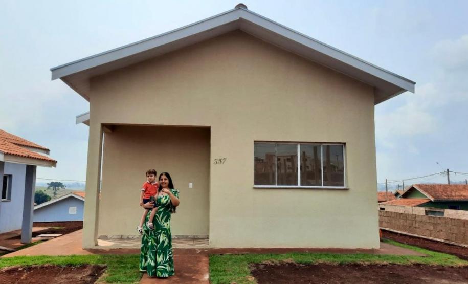 Em Ribeirão Claro, 50 famílias recebem moradias financiadas pela Cohapar