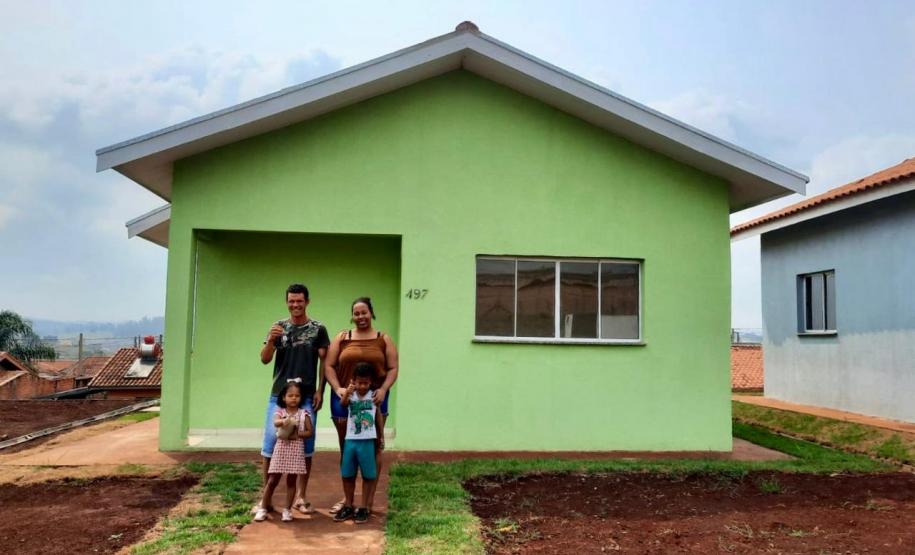 Em Ribeirão Claro, 50 famílias recebem moradias financiadas pela Cohapar