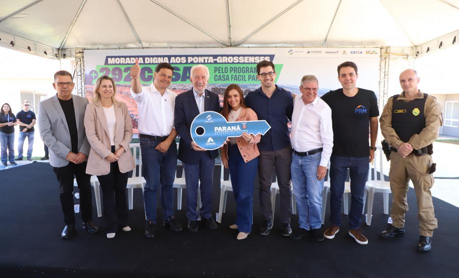 Casa Fácil Paraná: Darci Piana entrega casas para 292 famílias de Ponta Grossa