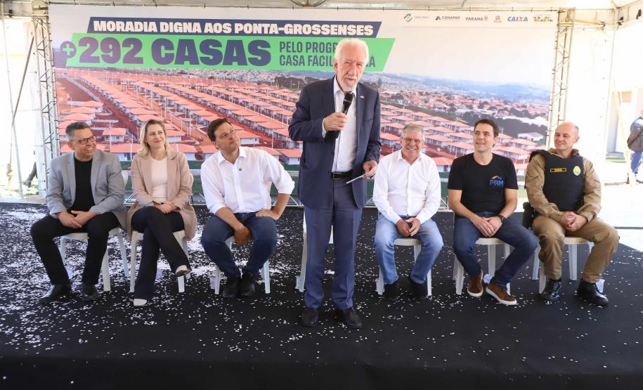 Casa Fácil Paraná: Darci Piana entrega casas para 292 famílias de Ponta Grossa