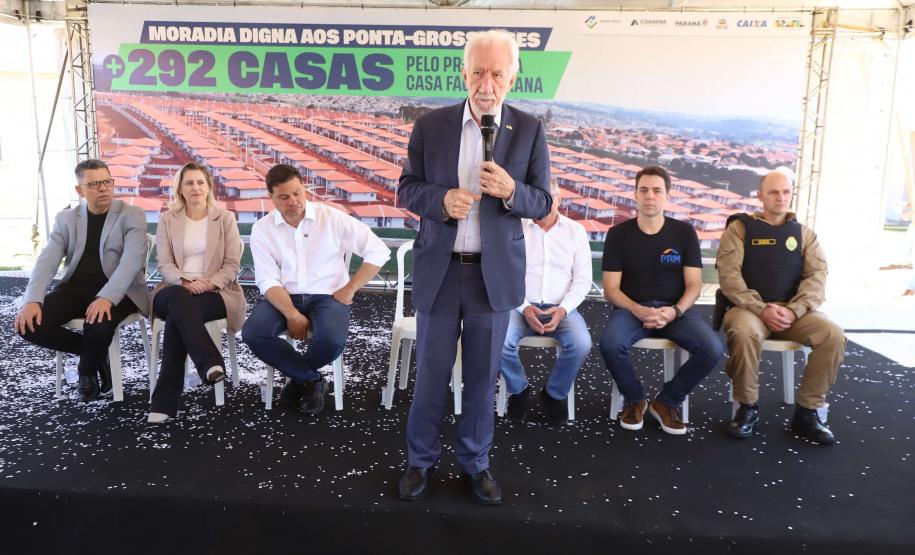 Casa Fácil Paraná: Darci Piana entrega casas para 292 famílias de Ponta Grossa