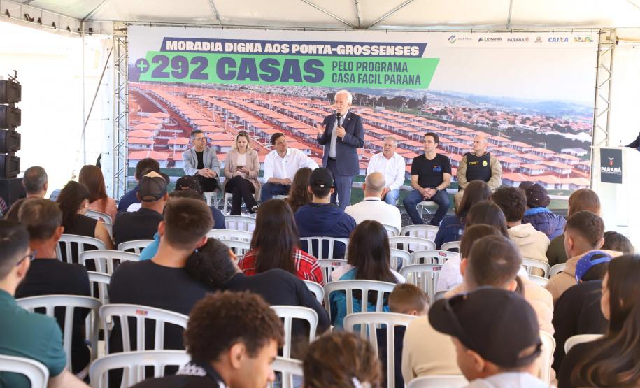 Casa Fácil Paraná: Darci Piana entrega casas para 292 famílias de Ponta Grossa