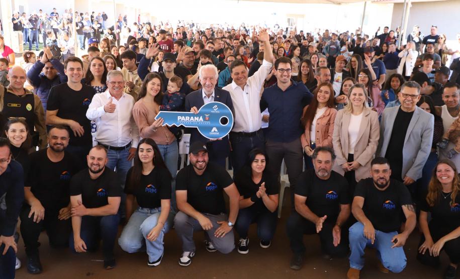 Casa Fácil Paraná: Darci Piana entrega casas para 292 famílias de Ponta Grossa
