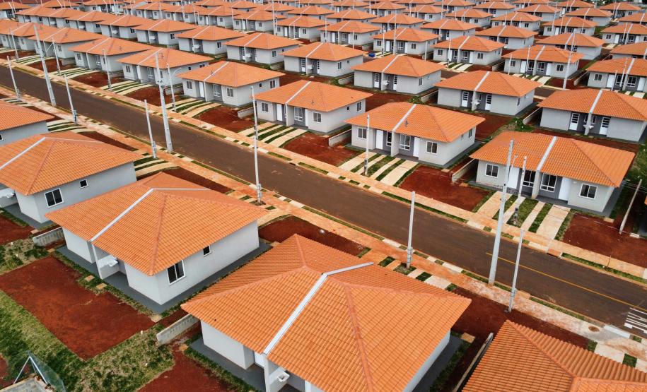 Casa Fácil Paraná: Darci Piana entrega casas para 292 famílias de Ponta Grossa