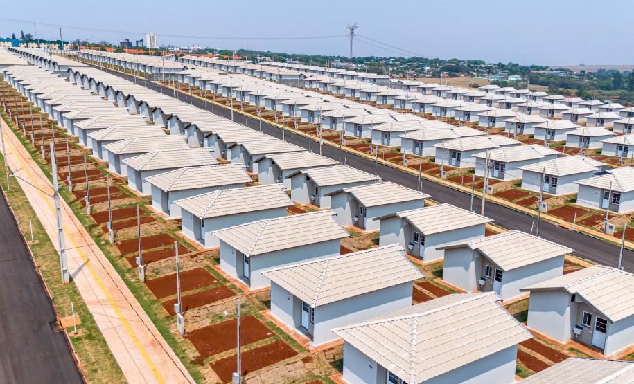 532 famílias de Cafelândia e Nova Aurora recebem as chaves da casa própria