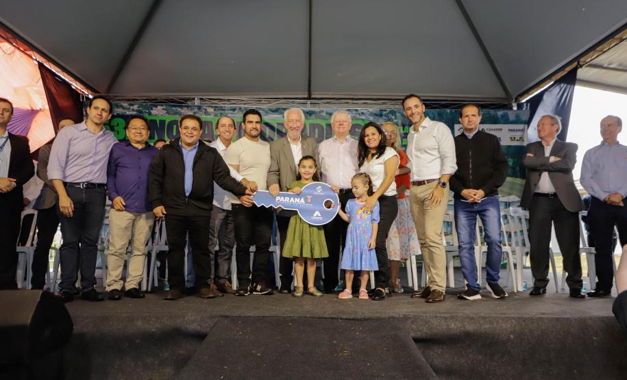 532 famílias de Cafelândia e Nova Aurora recebem as chaves da casa própria