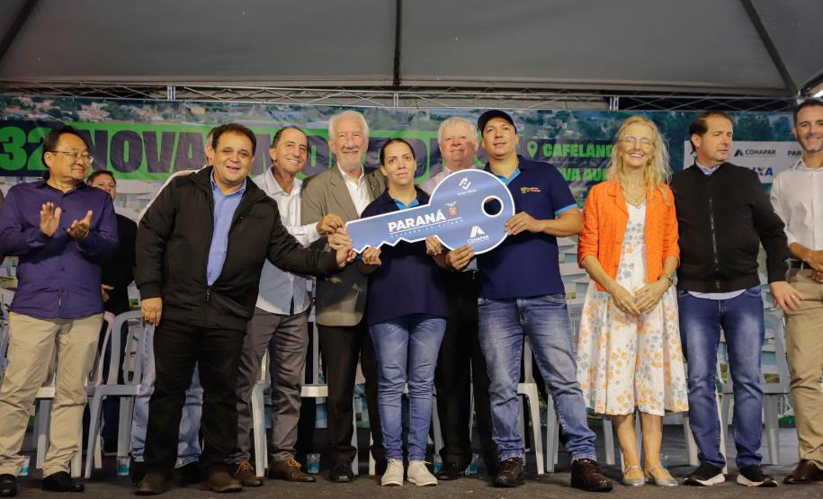 532 famílias de Cafelândia e Nova Aurora recebem as chaves da casa própria