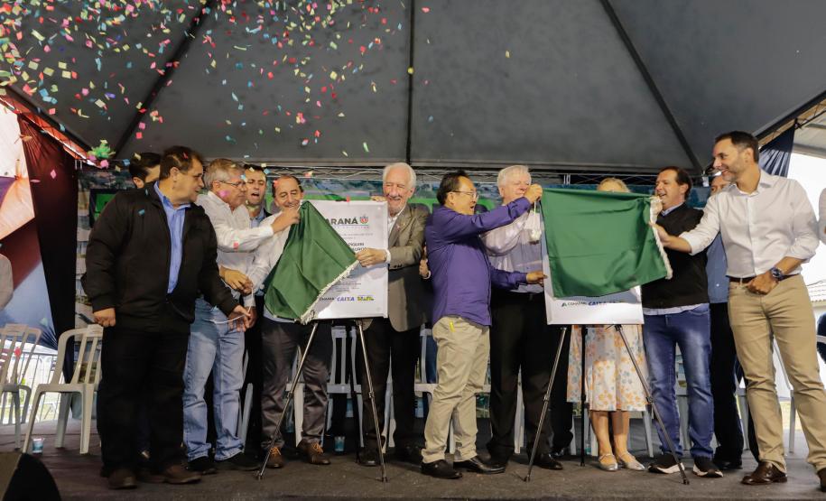 532 famílias de Cafelândia e Nova Aurora recebem as chaves da casa própria