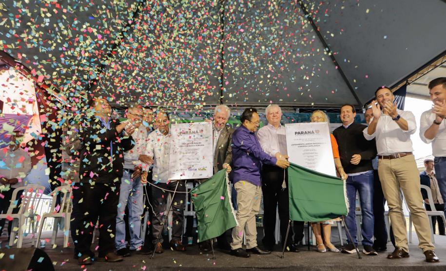 532 famílias de Cafelândia e Nova Aurora recebem as chaves da casa própria