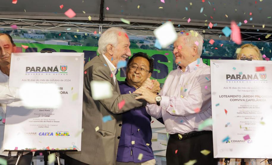 532 famílias de Cafelândia e Nova Aurora recebem as chaves da casa própria