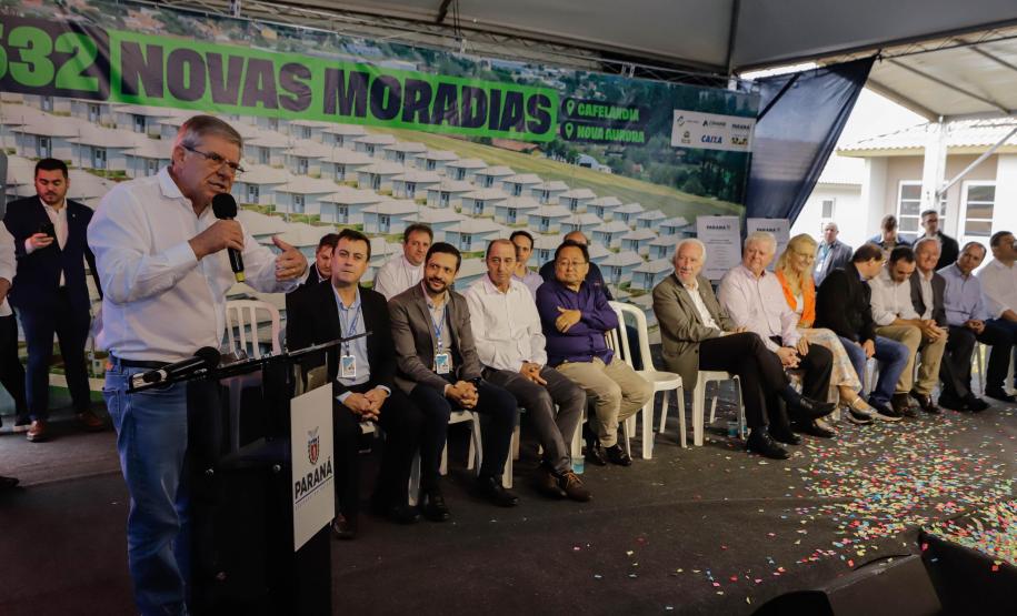 532 famílias de Cafelândia e Nova Aurora recebem as chaves da casa própria