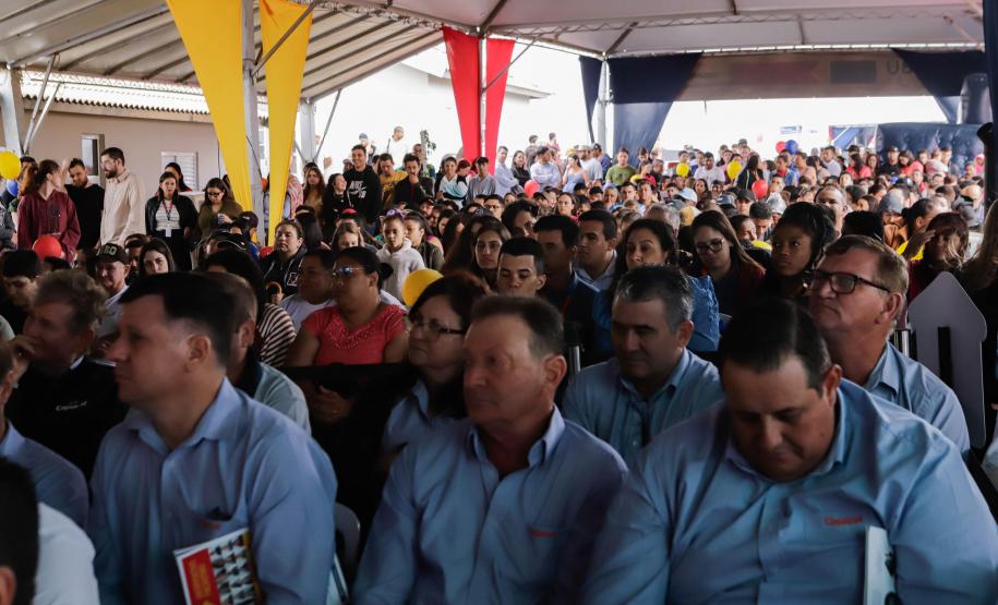 532 famílias de Cafelândia e Nova Aurora recebem as chaves da casa própria