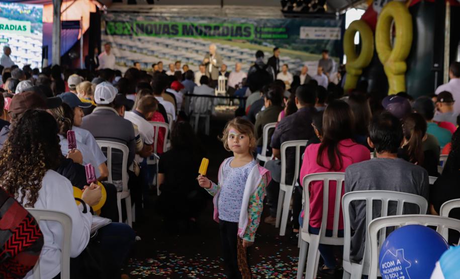 532 famílias de Cafelândia e Nova Aurora recebem as chaves da casa própria