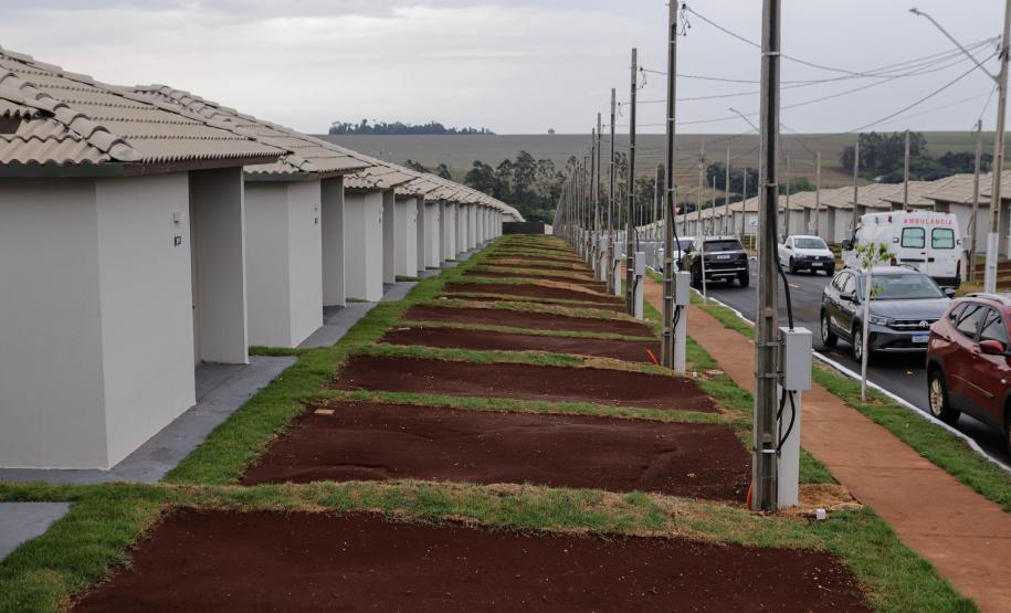 532 famílias de Cafelândia e Nova Aurora recebem as chaves da casa própria