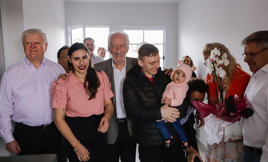 532 famílias de Cafelândia e Nova Aurora recebem as chaves da casa própria