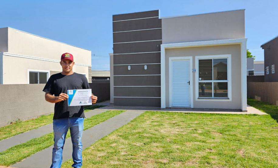 Com recursos estaduais, Cohapar entrega residencial com 47 novas casas em Foz do Iguaçu