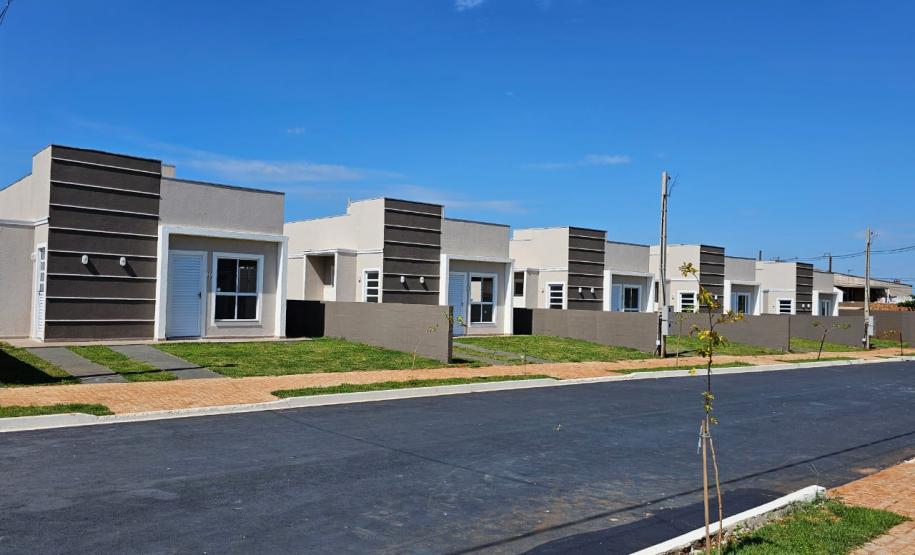 Com recursos estaduais, Cohapar entrega residencial com 47 novas casas em Foz do Iguaçu