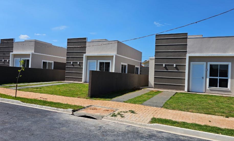 Com recursos estaduais, Cohapar entrega residencial com 47 novas casas em Foz do Iguaçu