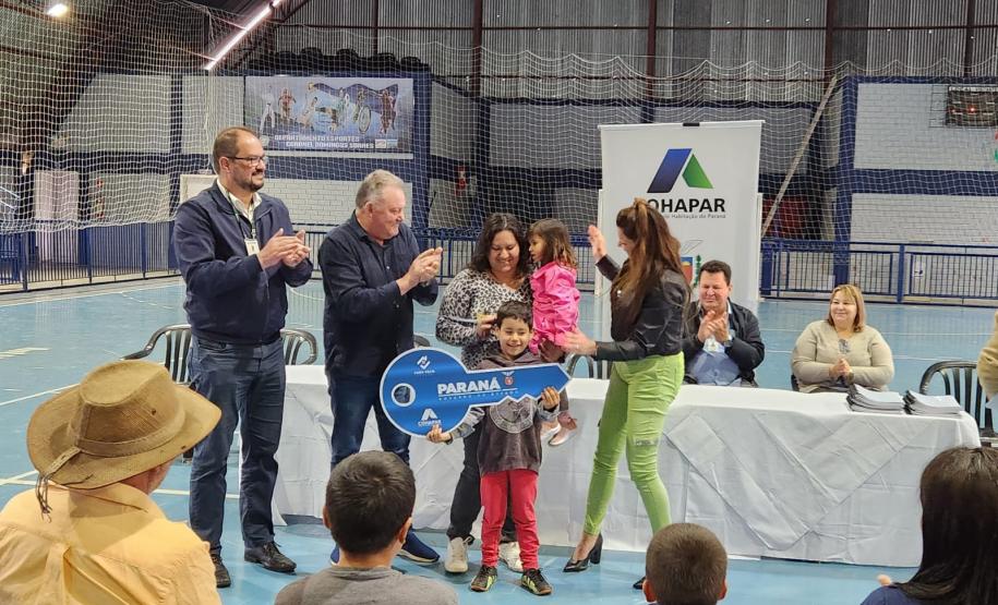 Em Coronel Domingos Soares, 29 famílias recebem moradias financiadas pela Cohapar